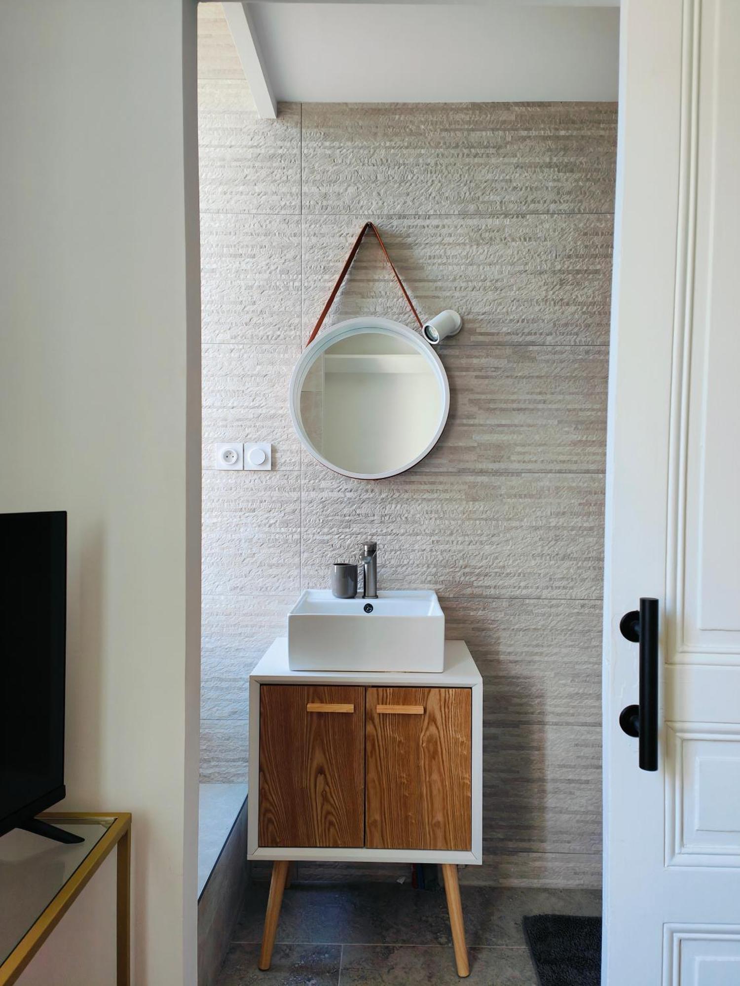 Self-Checkin Town House - Rooms To Rent In A Beautiful Modern Town House - Not A Hotel - Location De Chambres Avec Arrivee En Autonomie - Extra Fee For Sheets And Towels - Private Parking - Check Your Plateform Inbox And Follow Check-In Instructions Saint-Romain-en-Gal Luaran gambar