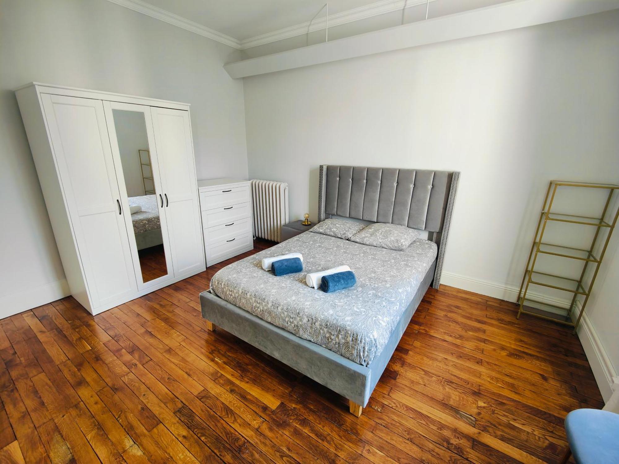 Self-Checkin Town House - Rooms To Rent In A Beautiful Modern Town House - Not A Hotel - Location De Chambres Avec Arrivee En Autonomie - Extra Fee For Sheets And Towels - Private Parking - Check Your Plateform Inbox And Follow Check-In Instructions Saint-Romain-en-Gal Luaran gambar