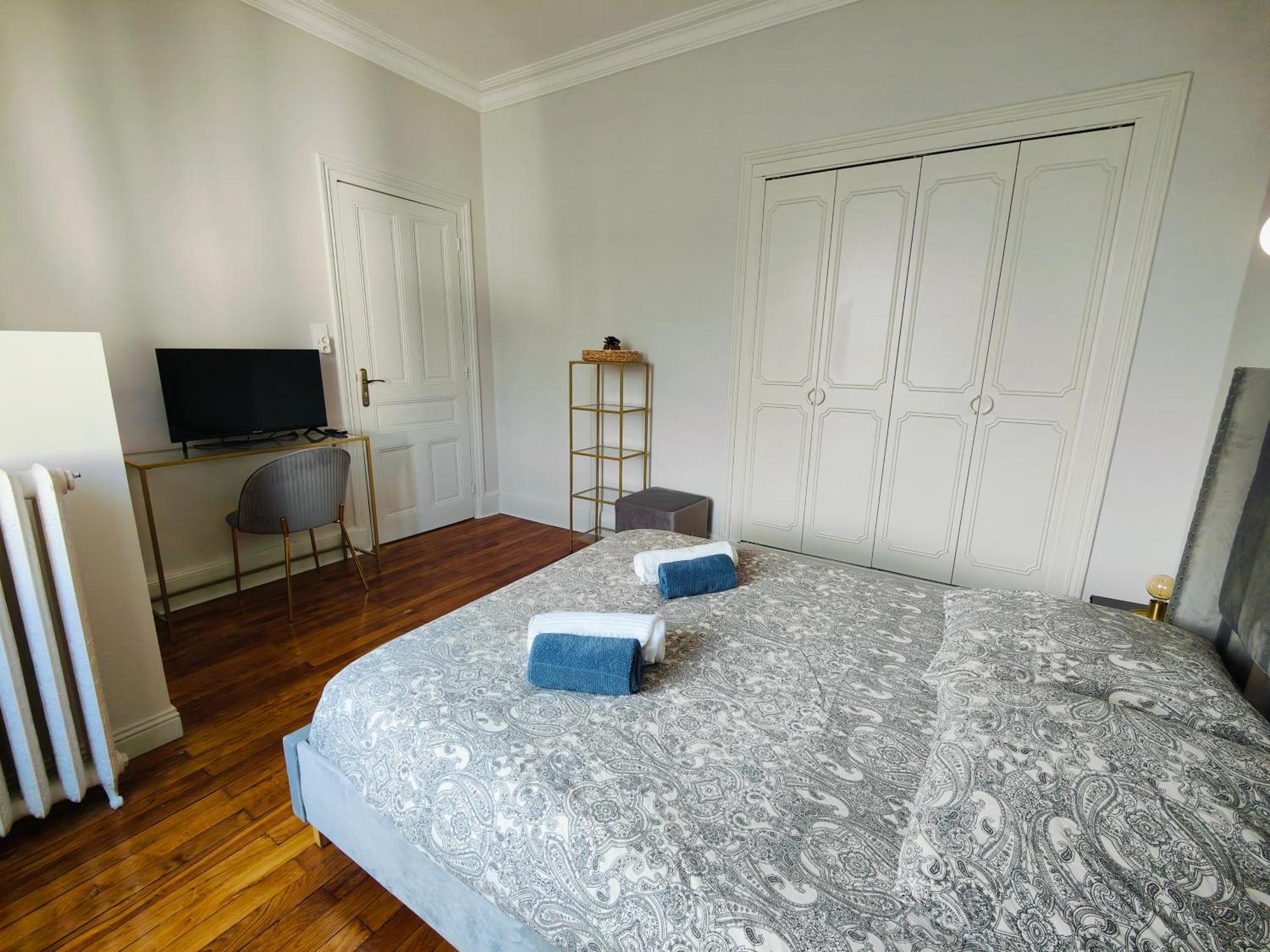 Self-Checkin Town House - Rooms To Rent In A Beautiful Modern Town House - Not A Hotel - Location De Chambres Avec Arrivee En Autonomie - Extra Fee For Sheets And Towels - Private Parking - Check Your Plateform Inbox And Follow Check-In Instructions Saint-Romain-en-Gal Luaran gambar