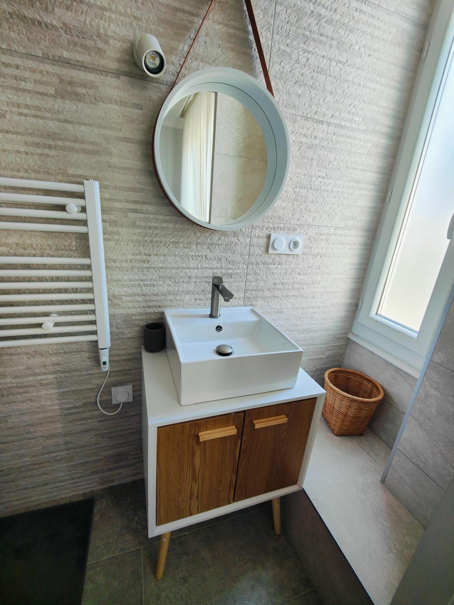 Self-Checkin Town House - Rooms To Rent In A Beautiful Modern Town House - Not A Hotel - Location De Chambres Avec Arrivee En Autonomie - Extra Fee For Sheets And Towels - Private Parking - Check Your Plateform Inbox And Follow Check-In Instructions Saint-Romain-en-Gal Luaran gambar