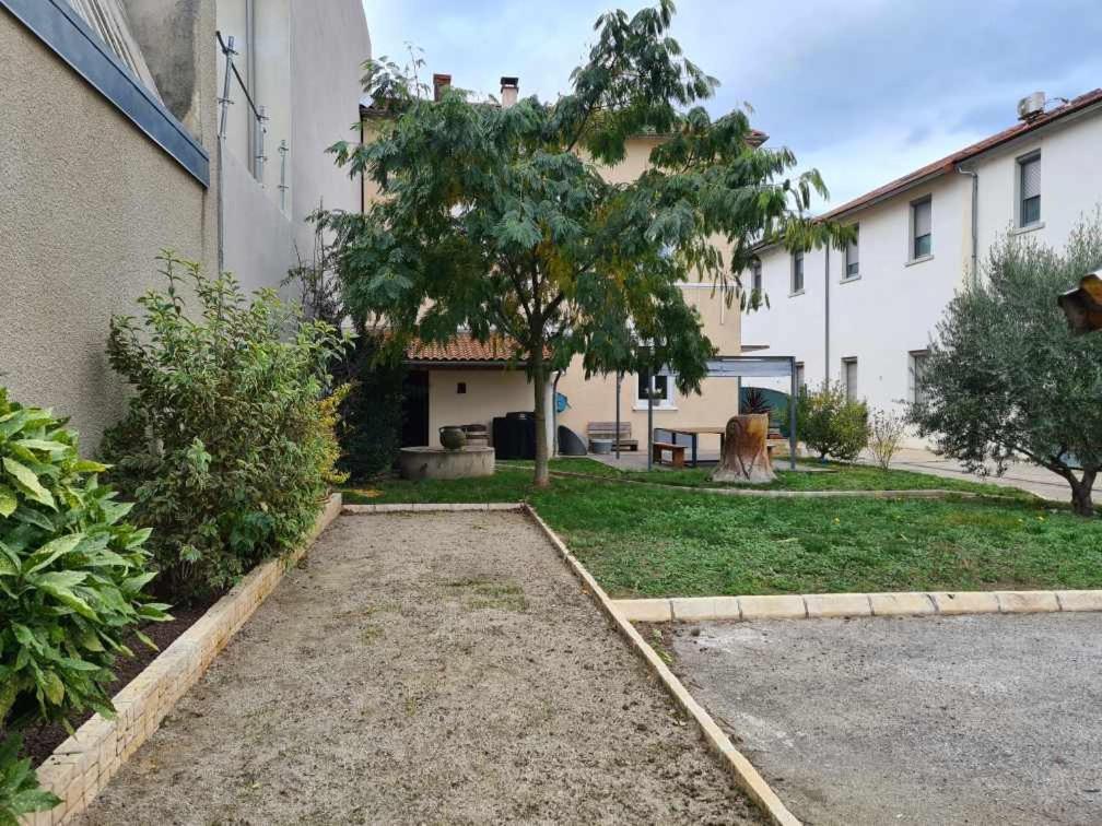 Self-Checkin Town House - Rooms To Rent In A Beautiful Modern Town House - Not A Hotel - Location De Chambres Avec Arrivee En Autonomie - Extra Fee For Sheets And Towels - Private Parking - Check Your Plateform Inbox And Follow Check-In Instructions Saint-Romain-en-Gal Luaran gambar