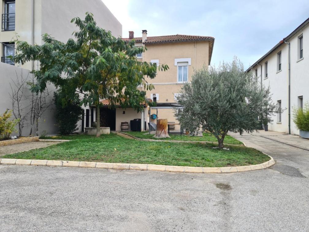 Self-Checkin Town House - Rooms To Rent In A Beautiful Modern Town House - Not A Hotel - Location De Chambres Avec Arrivee En Autonomie - Extra Fee For Sheets And Towels - Private Parking - Check Your Plateform Inbox And Follow Check-In Instructions Saint-Romain-en-Gal Luaran gambar
