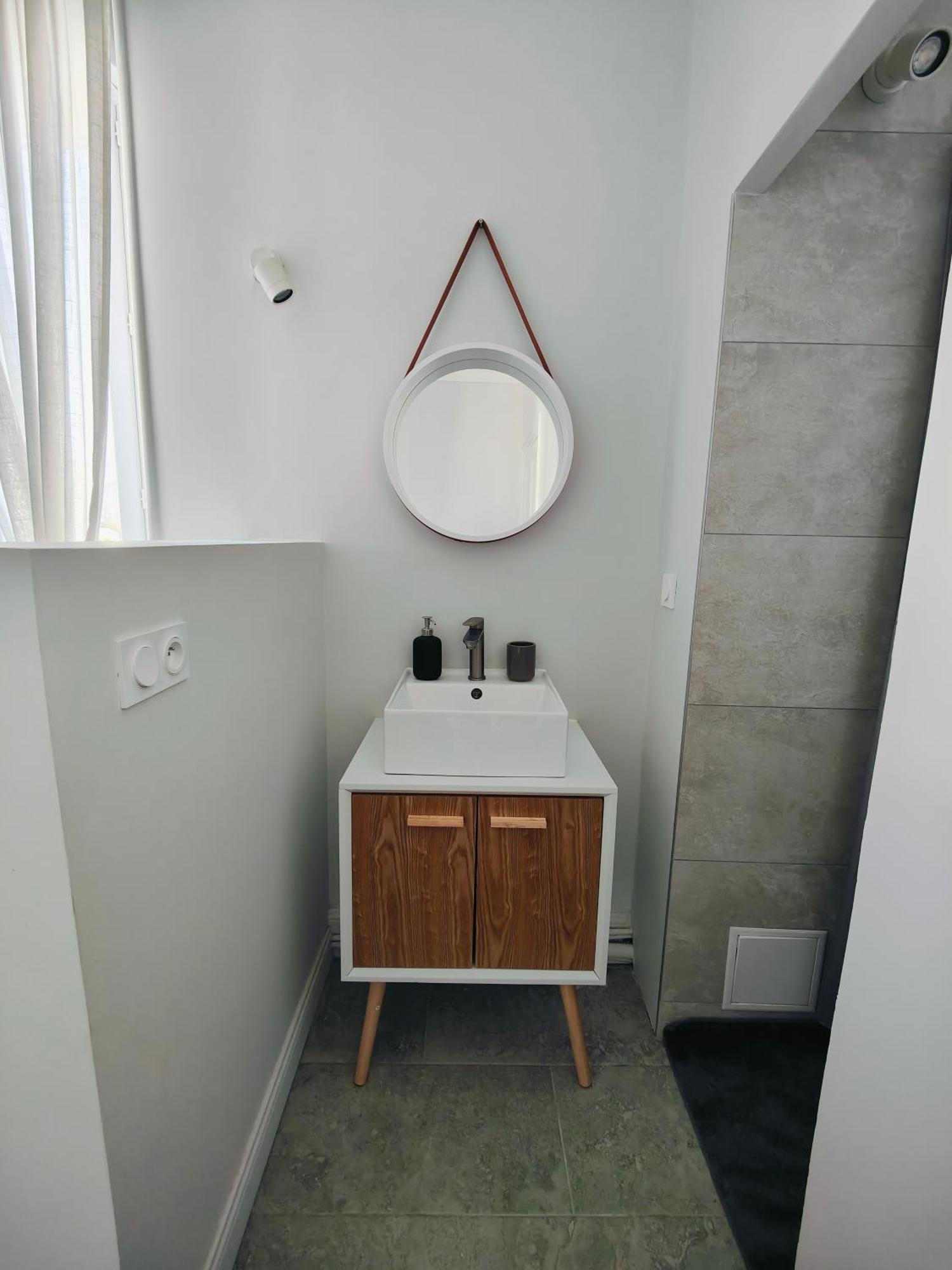 Self-Checkin Town House - Rooms To Rent In A Beautiful Modern Town House - Not A Hotel - Location De Chambres Avec Arrivee En Autonomie - Extra Fee For Sheets And Towels - Private Parking - Check Your Plateform Inbox And Follow Check-In Instructions Saint-Romain-en-Gal Luaran gambar