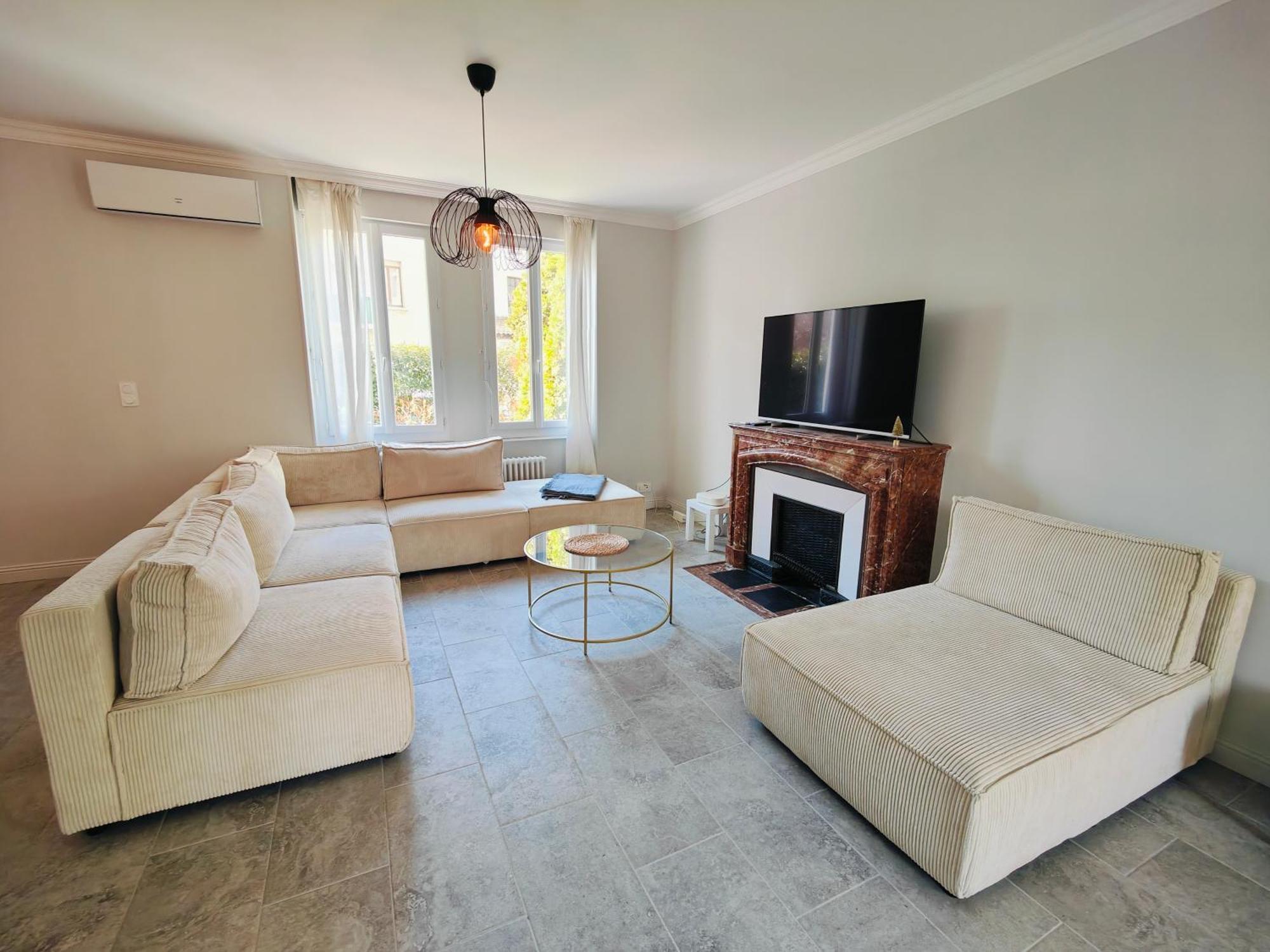 Self-Checkin Town House - Rooms To Rent In A Beautiful Modern Town House - Not A Hotel - Location De Chambres Avec Arrivee En Autonomie - Extra Fee For Sheets And Towels - Private Parking - Check Your Plateform Inbox And Follow Check-In Instructions Saint-Romain-en-Gal Luaran gambar